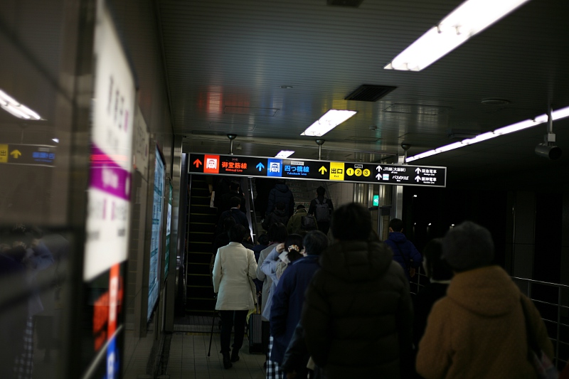 東梅田駅のホーム